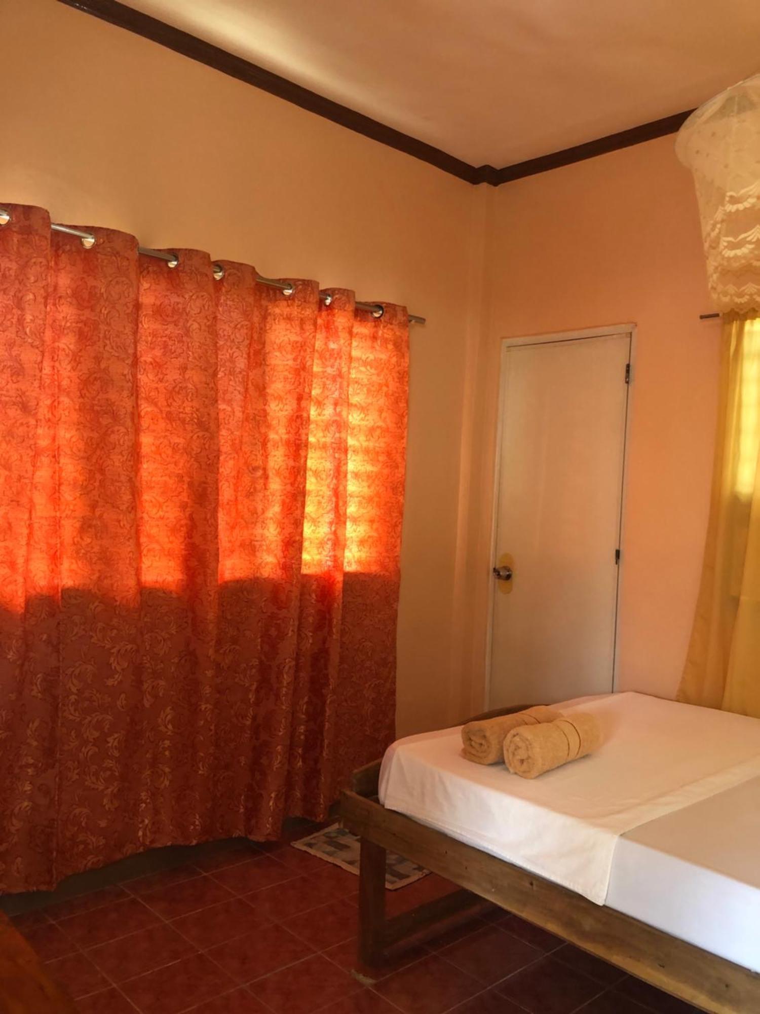 Fely'S Homestay Batuan Exterior photo